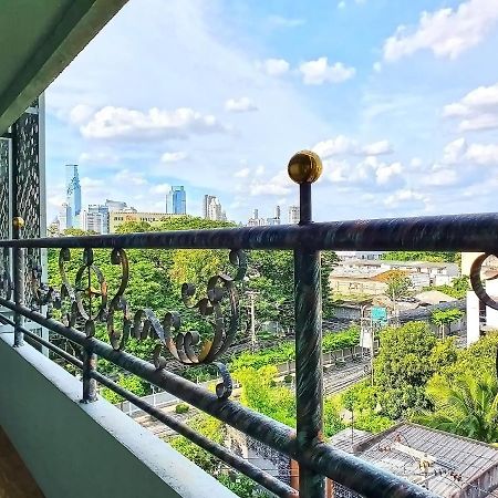 The Montana Lodge-Sathorn Банкок Екстериор снимка
