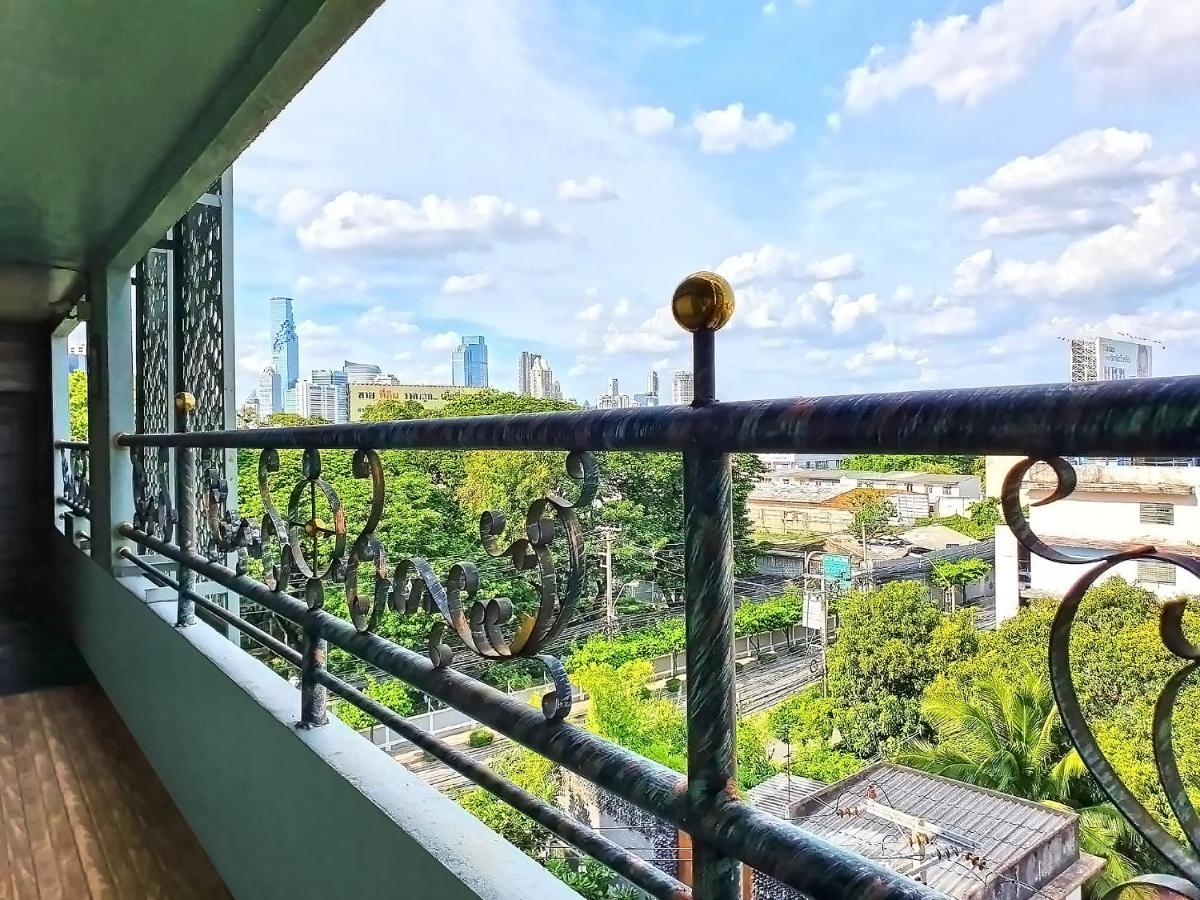 The Montana Lodge-Sathorn Банкок Екстериор снимка