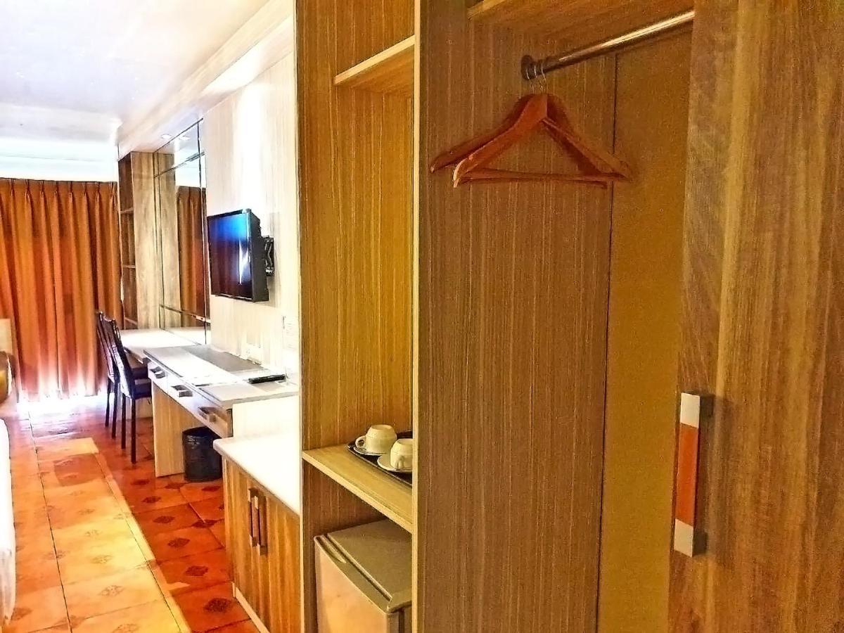 The Montana Lodge-Sathorn Банкок Екстериор снимка