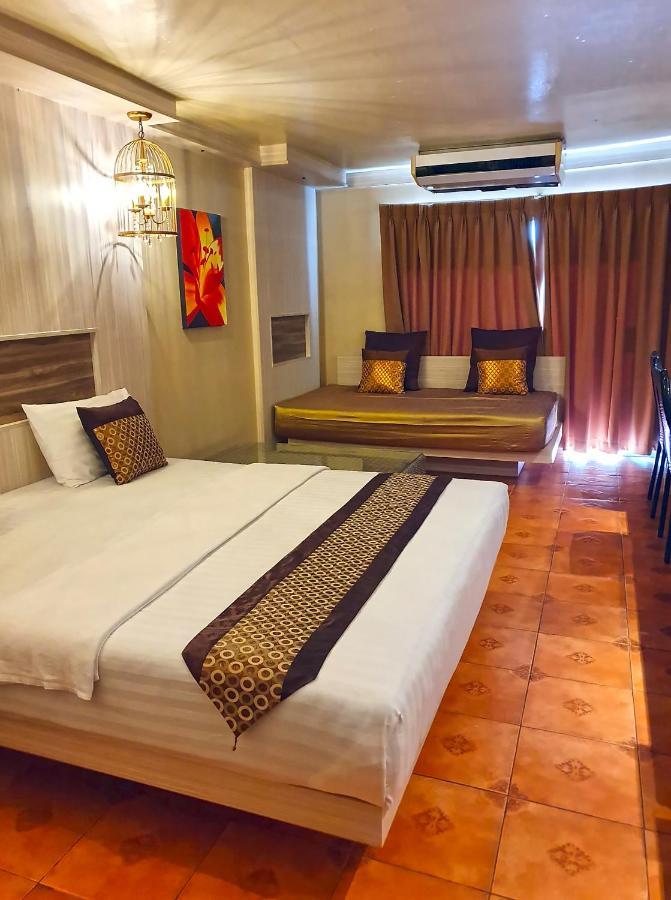 The Montana Lodge-Sathorn Банкок Екстериор снимка