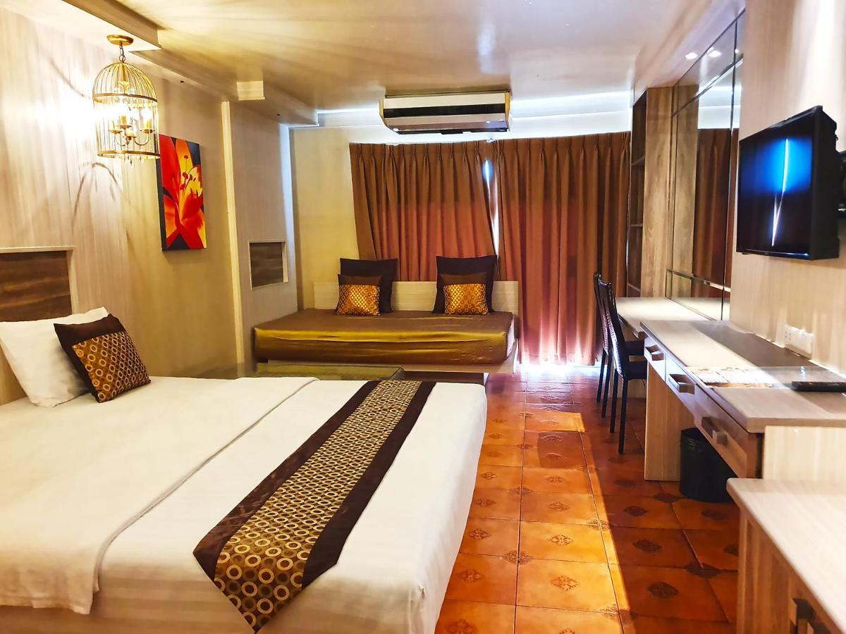 The Montana Lodge-Sathorn Банкок Екстериор снимка