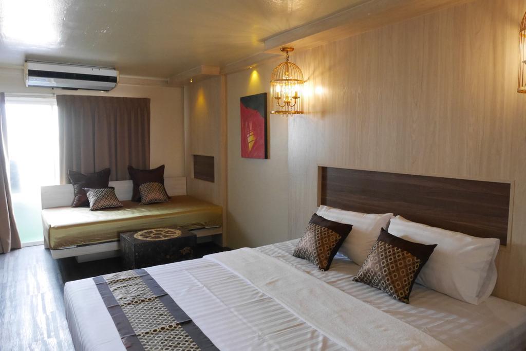 The Montana Lodge-Sathorn Банкок Екстериор снимка