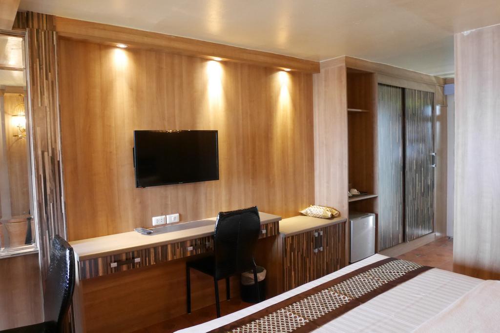 The Montana Lodge-Sathorn Банкок Екстериор снимка