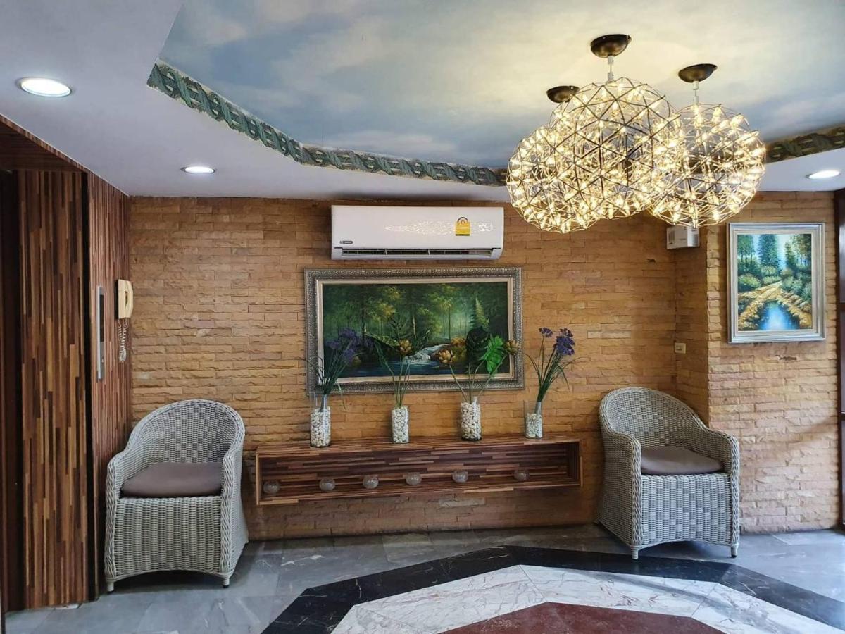The Montana Lodge-Sathorn Банкок Екстериор снимка